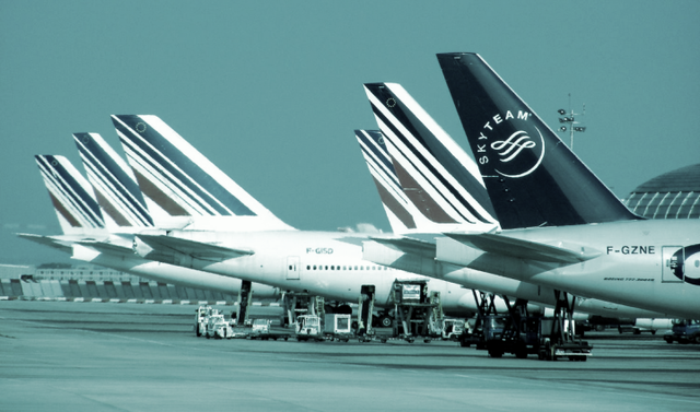 Air France : milliards de prêt, milliers de postes en moins, bonus époustouflant pour le PDG